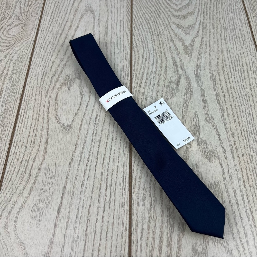 697 - Calvin Klein Tie 400 Navy Blue CK09120002 Nylon Blend MSRP $69.50